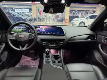 2025 Cadillac CT5 с пробегом 10 500 км