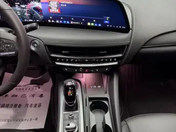 2025 Cadillac CT5 с пробегом 10 500 км