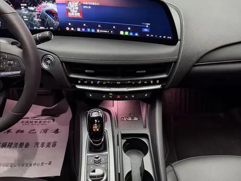 2025 Cadillac CT5 с пробегом 10 500 км