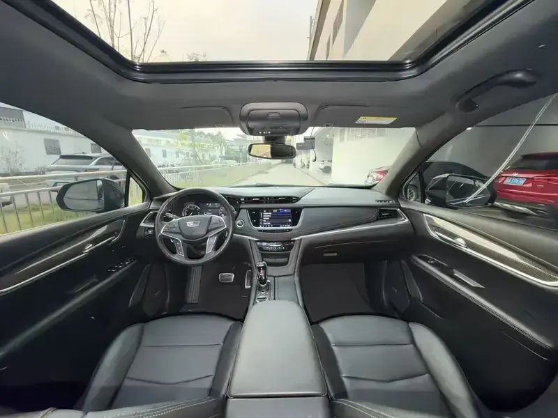 2022 Cadillac XT5 с пробегом 55 000 км