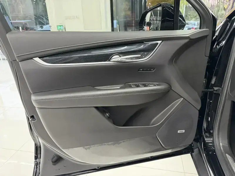 2022 Cadillac XT5 с пробегом 76 000 км