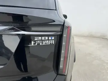 2025 Cadillac XT5 с пробегом 43 000 км