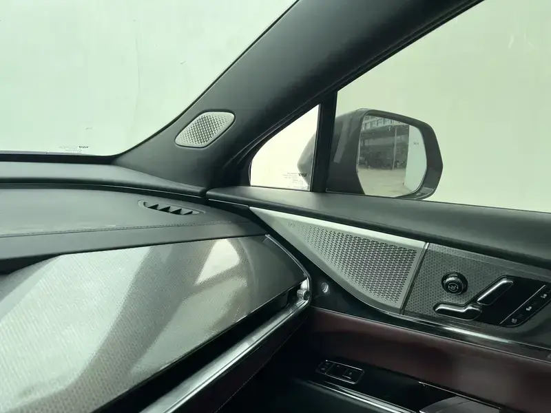2025 Cadillac XT5 с пробегом 43 000 км