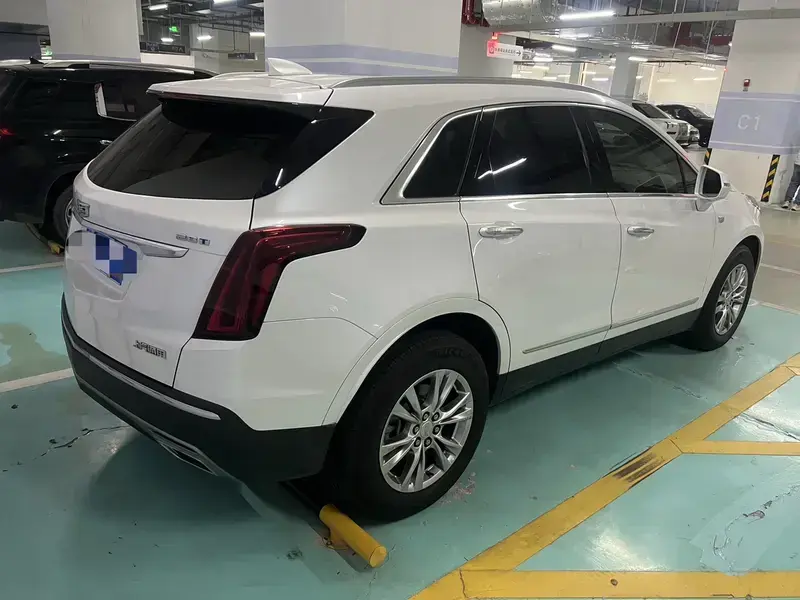 2022 Cadillac XT5 с пробегом 35 000 км