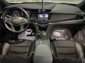 2022 Cadillac XT5 с пробегом 35 000 км
