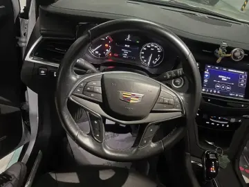 2022 Cadillac XT5 с пробегом 35 000 км