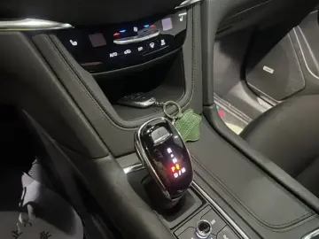 2022 Cadillac XT5 с пробегом 35 000 км