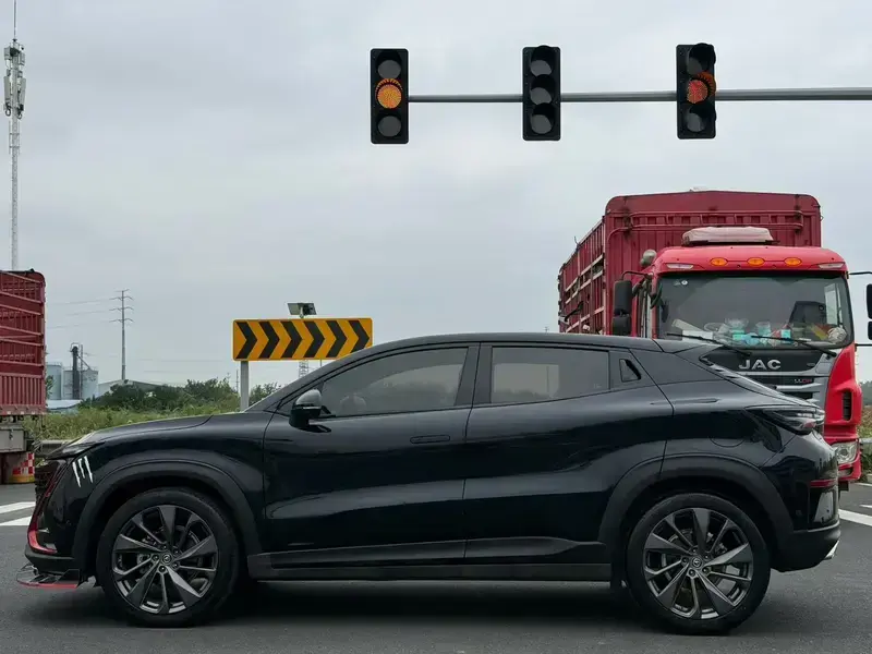 2020 Changan UNI-T с пробегом 30 000 км