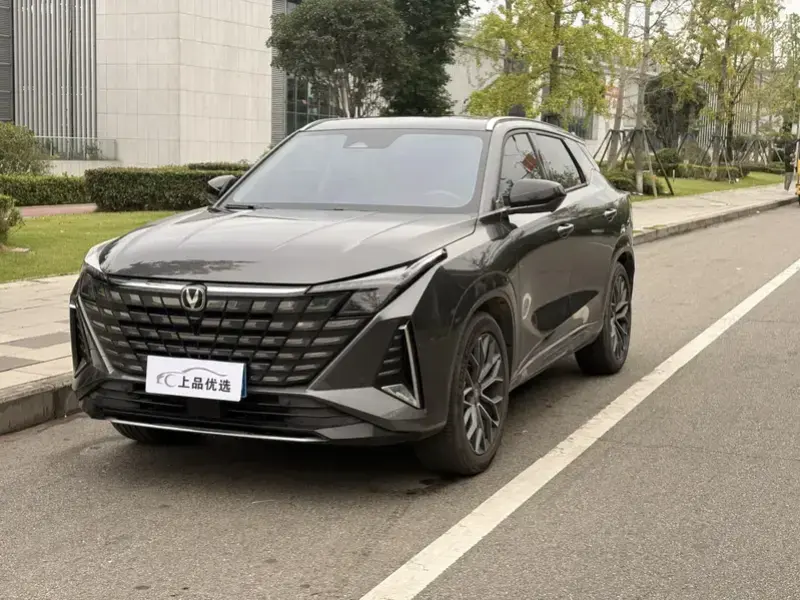 2025 Changan UNI-Z с пробегом 11 000 км