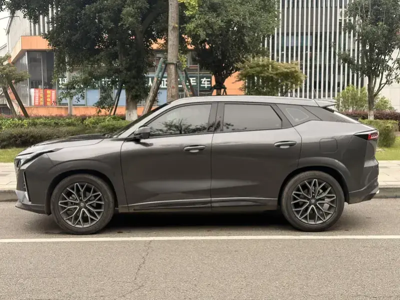 2025 Changan UNI-Z с пробегом 11 000 км