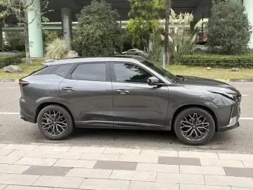 2025 Changan UNI-Z с пробегом 11 000 км