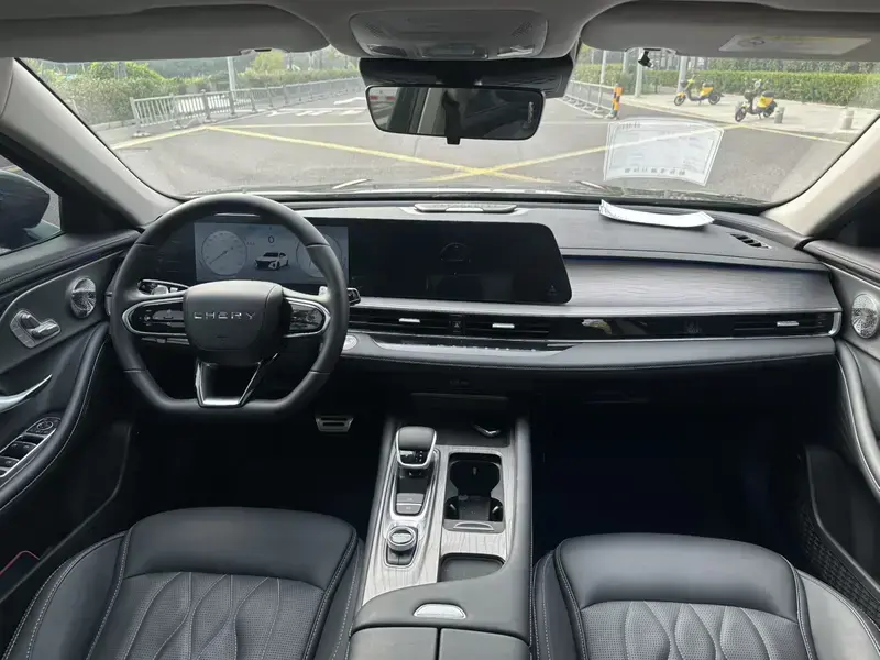 2025 Chery Arrizo 8 Pro с пробегом 11 000 км