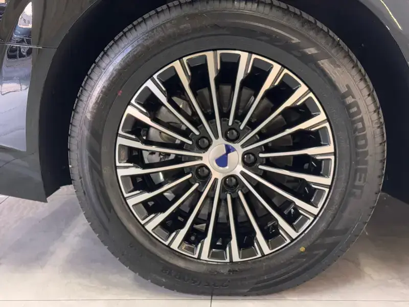 2024 Denza D9 с пробегом 38 000 км