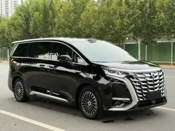 2025 Denza D9 с пробегом 81 000 км