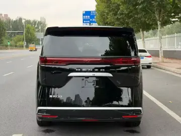 2025 Denza D9 с пробегом 81 000 км
