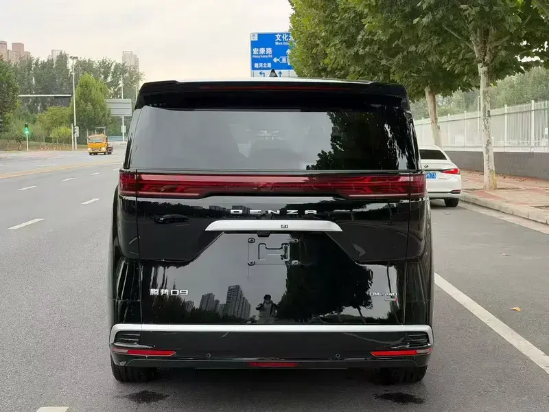 2025 Denza D9 с пробегом 81 000 км