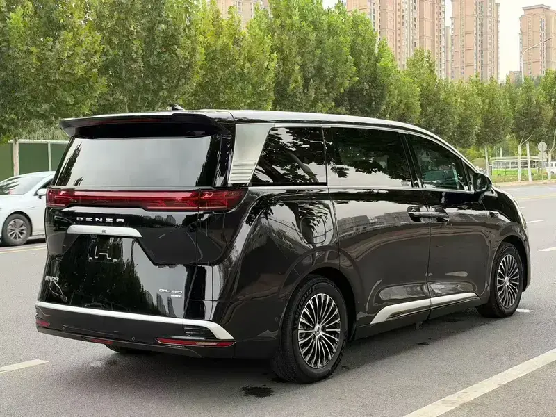 2025 Denza D9 с пробегом 81 000 км