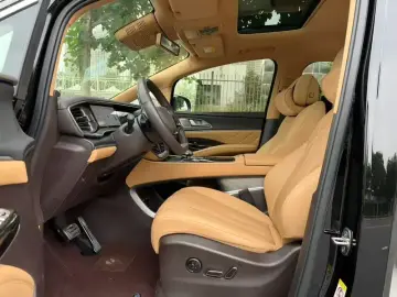 2025 Denza D9 с пробегом 81 000 км