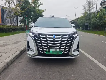 2025 Denza D9 с пробегом 10 000 км