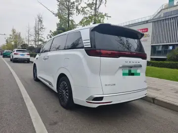 2025 Denza D9 с пробегом 10 000 км