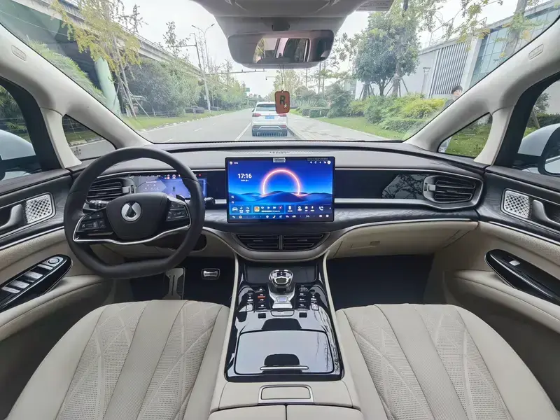 2025 Denza D9 с пробегом 10 000 км