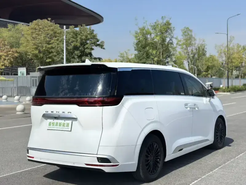 2024 Denza D9 с пробегом 19 000 км