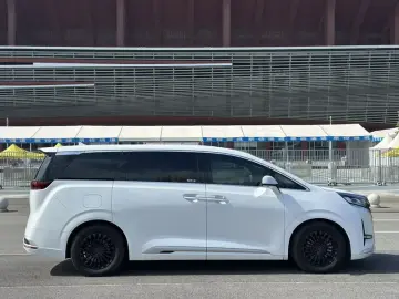 2024 Denza D9 с пробегом 19 000 км