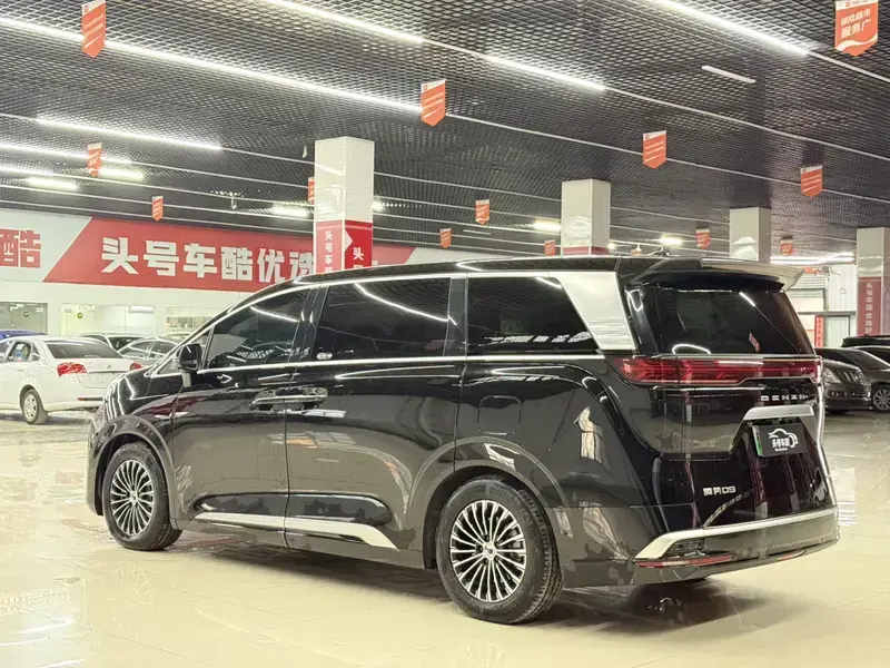 2022 Denza D9 с пробегом 62 000 км