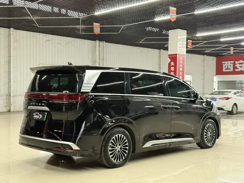 2022 Denza D9 с пробегом 62 000 км