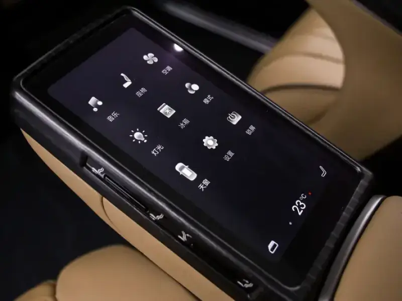 2024 Denza D9 с пробегом 44 000 км