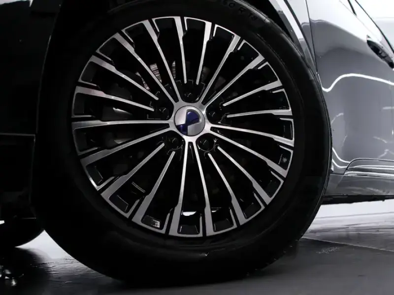 2024 Denza D9 с пробегом 44 000 км