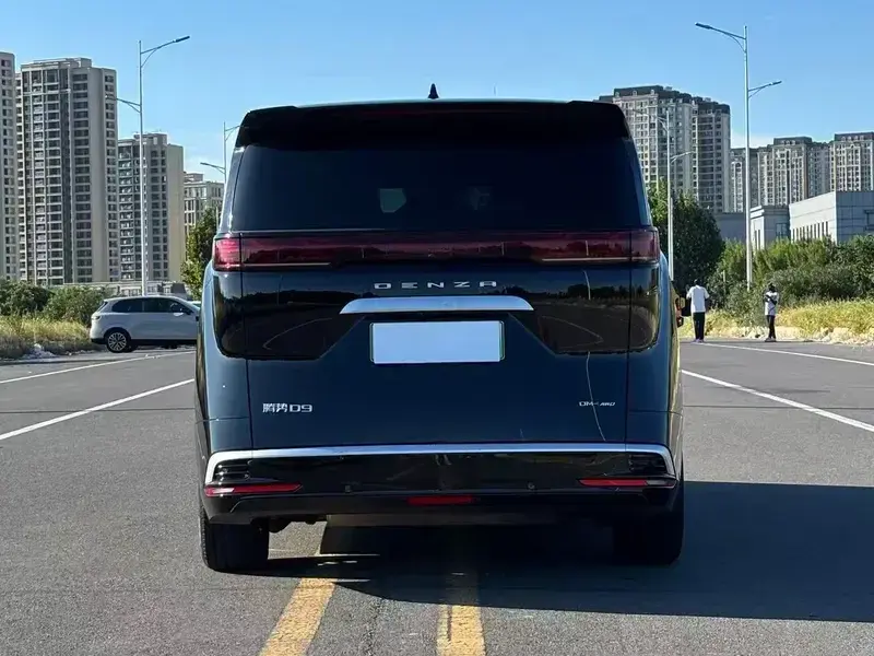 2024 Denza D9 с пробегом 57 000 км