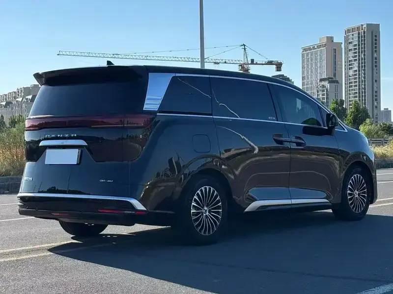 2024 Denza D9 с пробегом 57 000 км