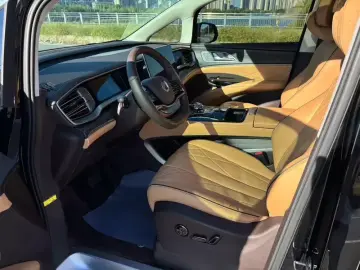 2024 Denza D9 с пробегом 57 000 км