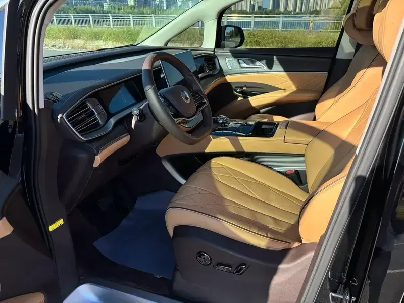 2024 Denza D9 с пробегом 57 000 км
