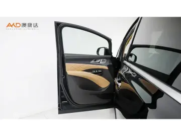 2025 Denza D9 с пробегом 22 000 км