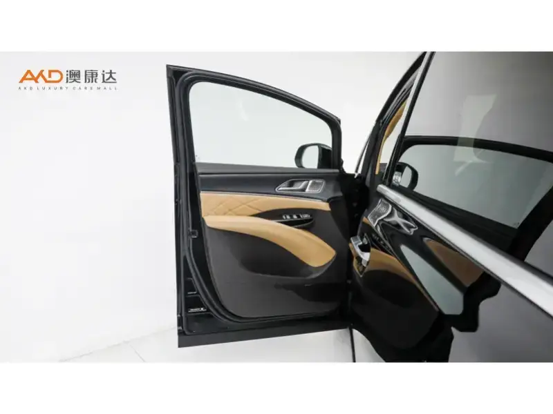 2025 Denza D9 с пробегом 22 000 км