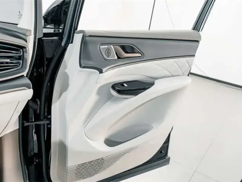 2022 Denza D9 с пробегом 31 600 км