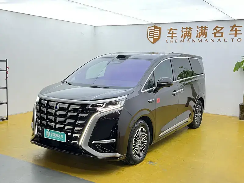 2026 Denza D9 с пробегом 4 000 км