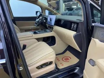 2026 Denza D9 с пробегом 4 000 км