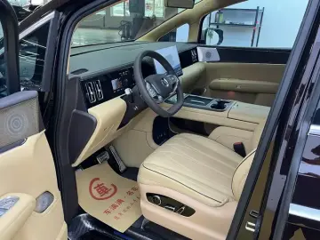 2026 Denza D9 с пробегом 4 000 км