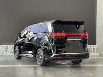 2025 Denza D9 с пробегом 42 000 км