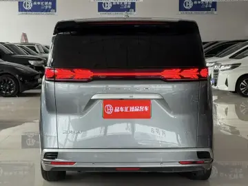 2023 Denza D9 с пробегом 111 000 км