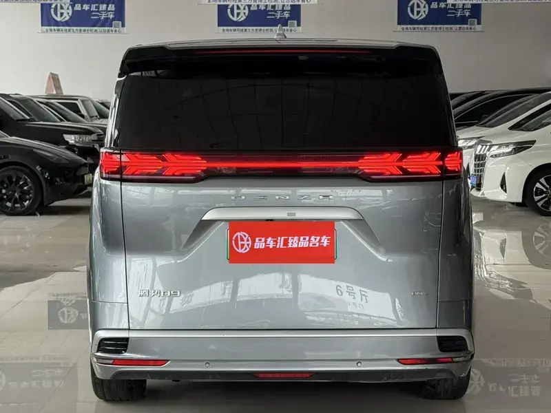 2023 Denza D9 с пробегом 111 000 км