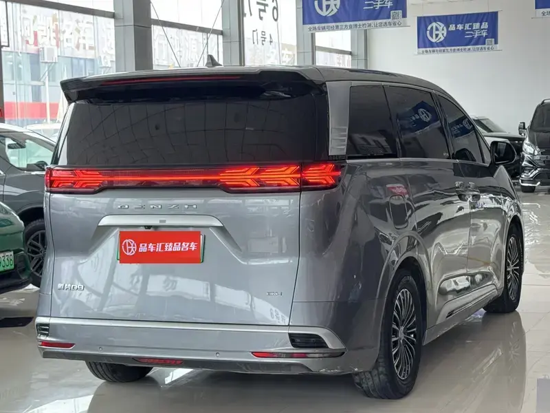 2023 Denza D9 с пробегом 111 000 км