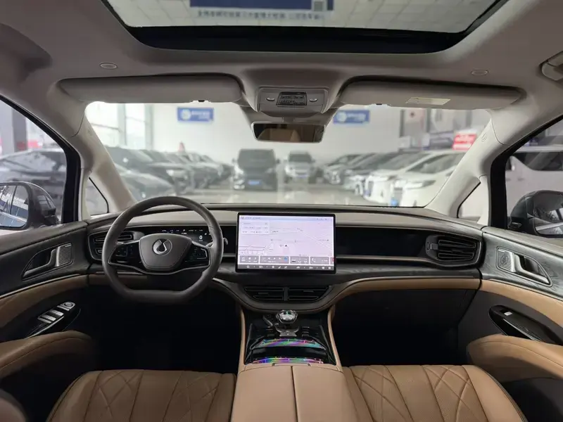 2023 Denza D9 с пробегом 111 000 км