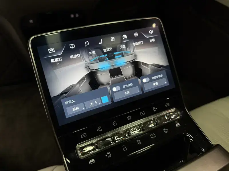 2023 Denza D9 с пробегом 37 000 км