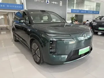 2025 Denza N8L с пробегом 9 900 км
