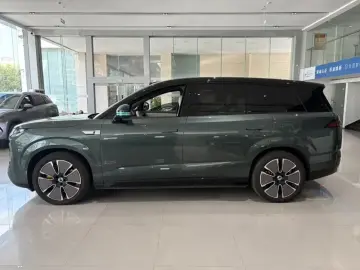 2025 Denza N8L с пробегом 9 900 км