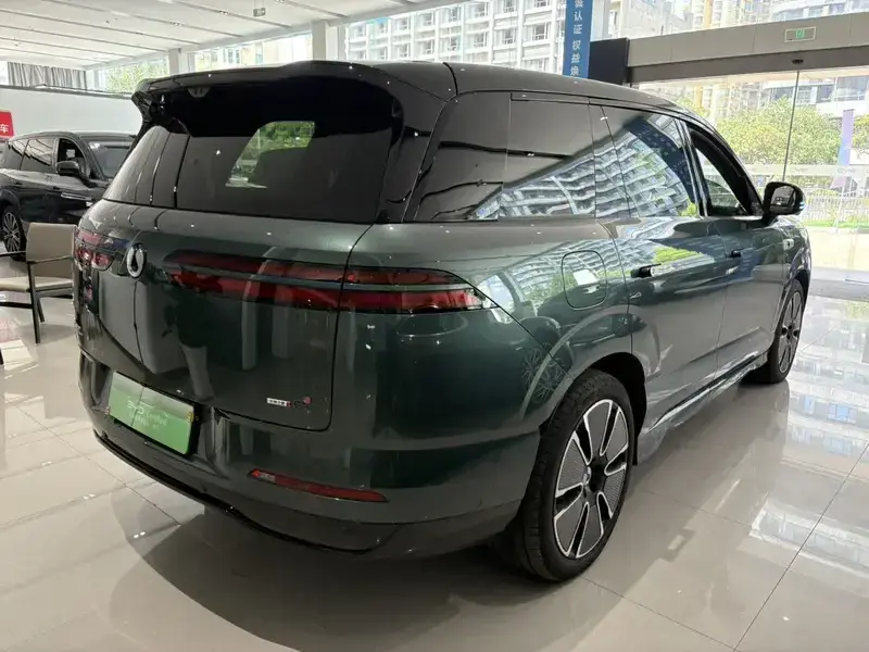 2025 Denza N8L с пробегом 9 900 км